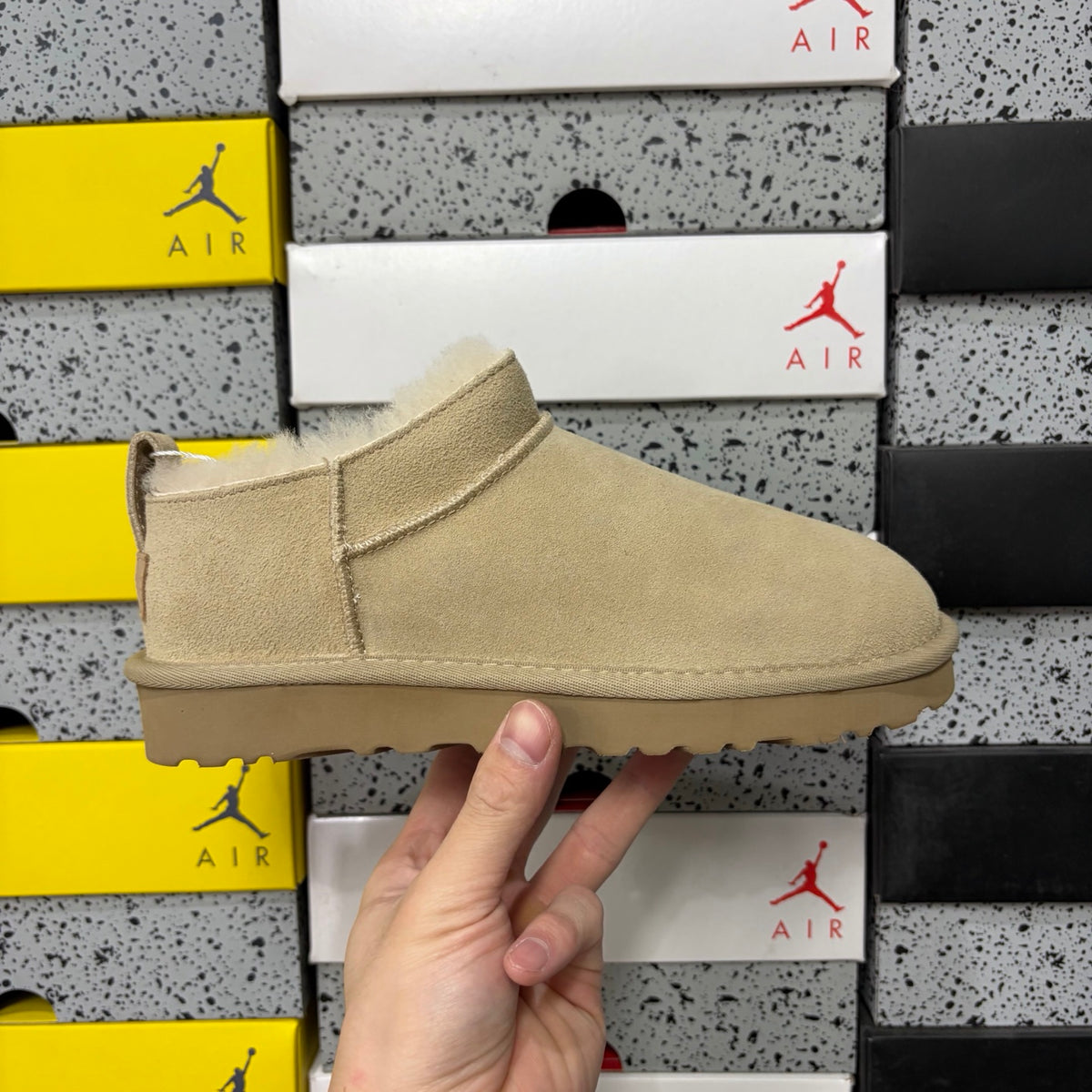 UGG Mini Boot Flat – Sand (Style #W1173891) | Sizes 35–40