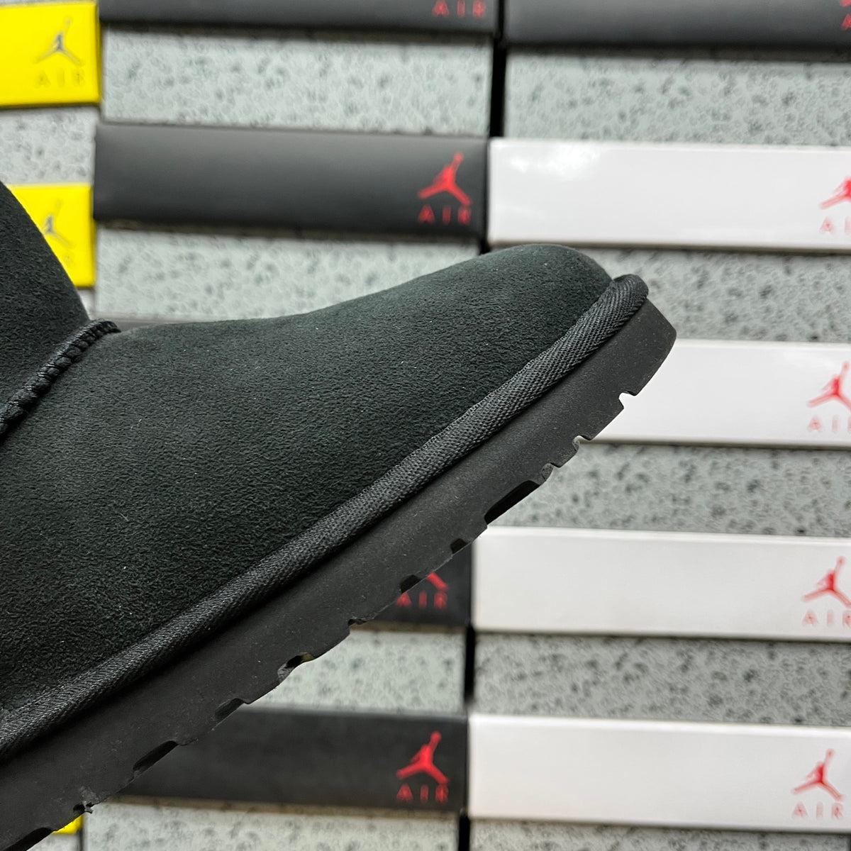 UGG Snow Boots – Black | Style #1016222 | Sizes 35–40