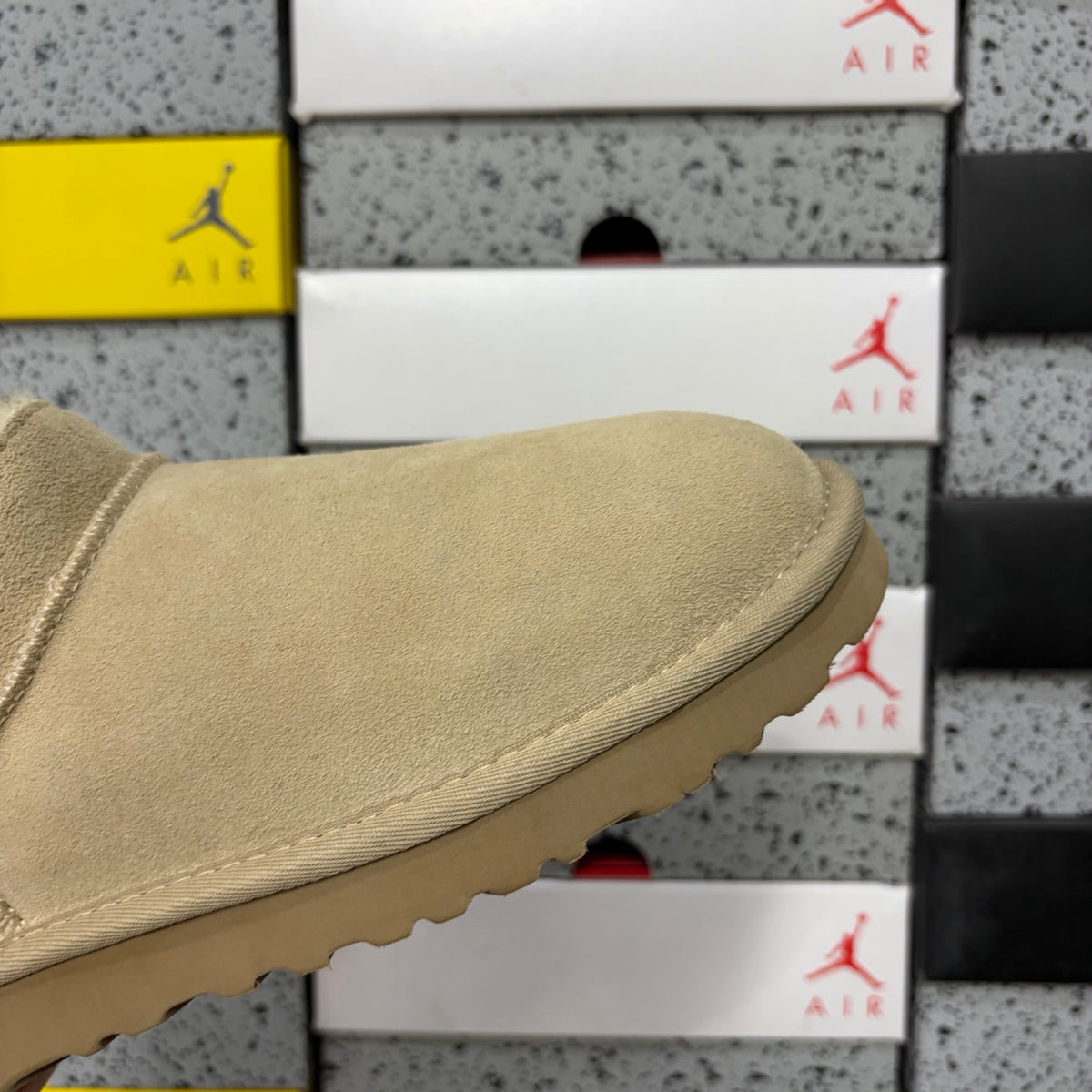 UGG Mini Boot Flat – Sand (Style #W1173891) | Sizes 35–40
