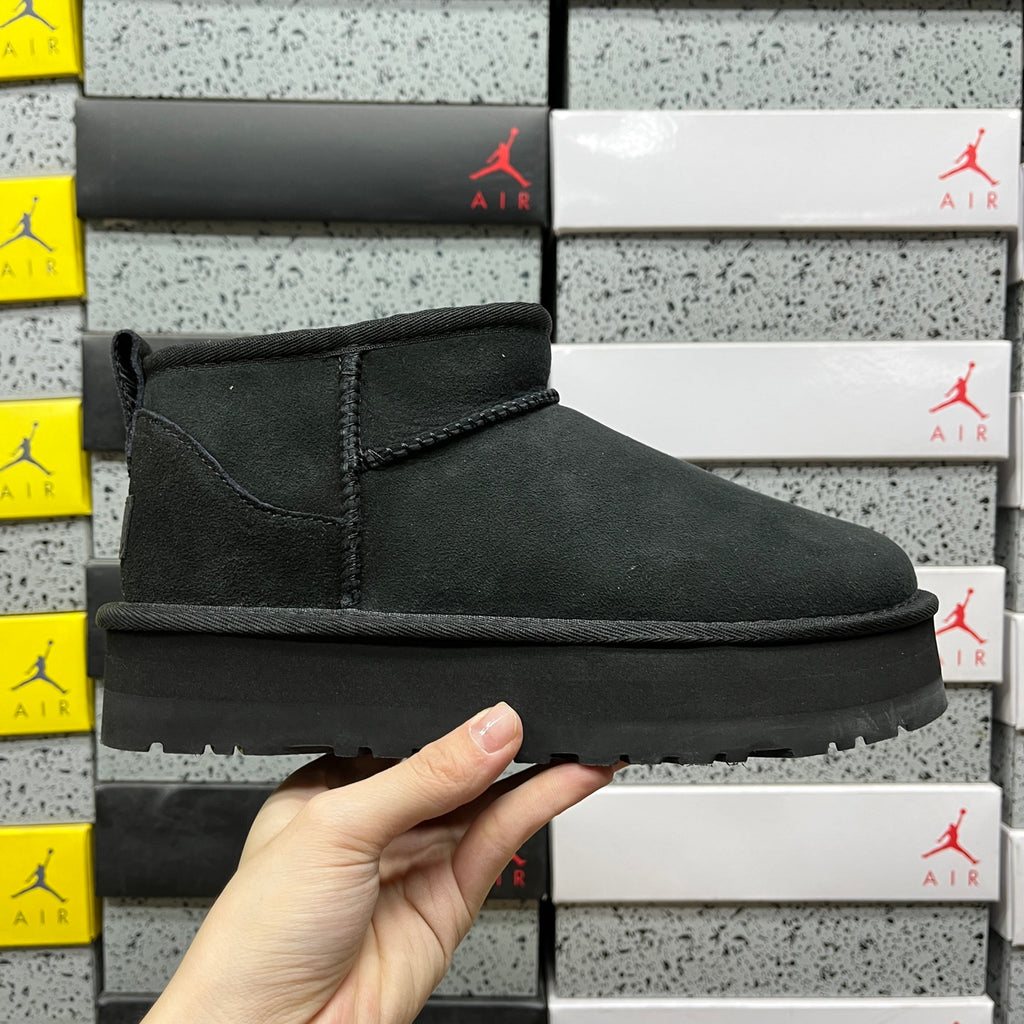 UGG Snow Boots – Black with 3cm Heel (Style #1135093) | Sizes 35–40