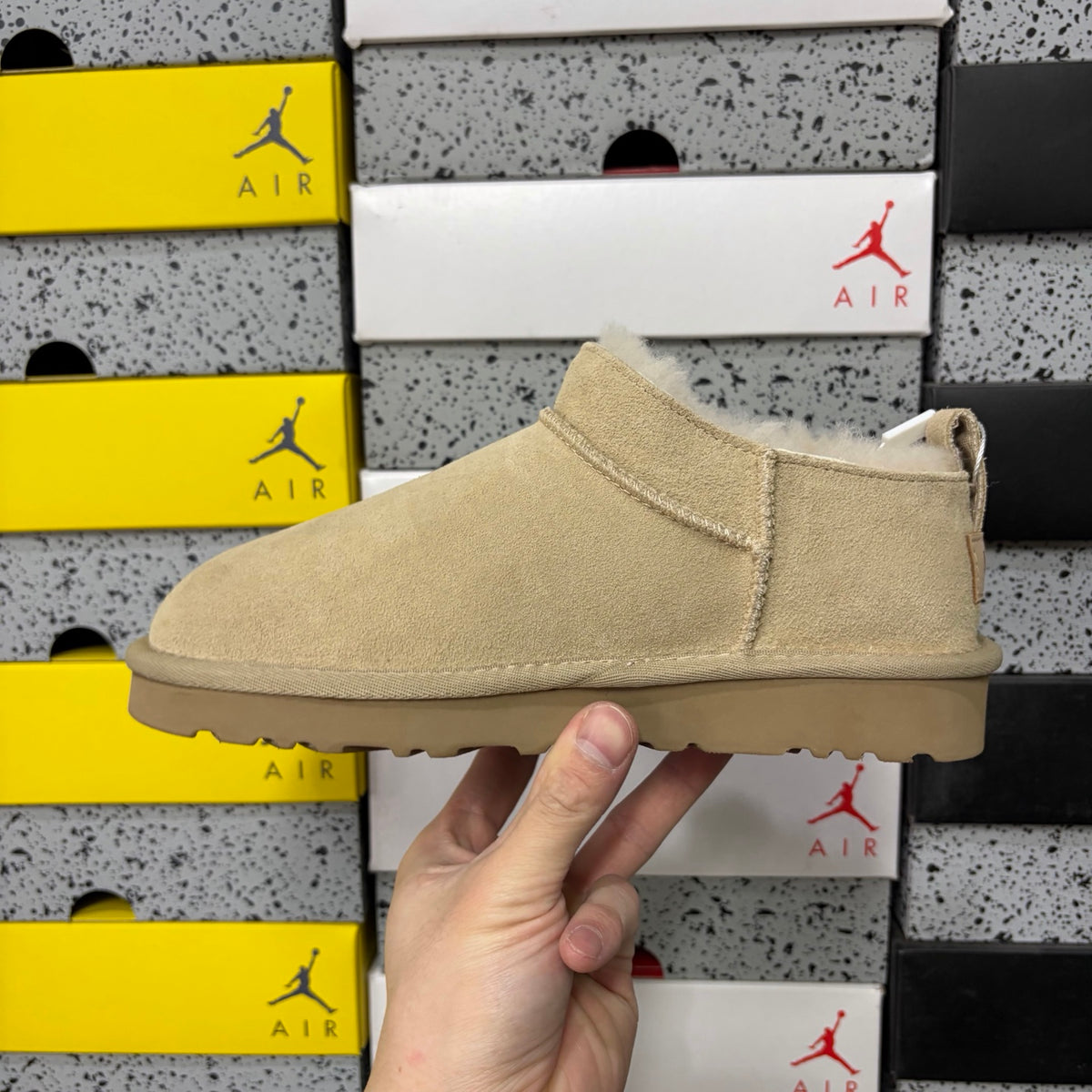 UGG Mini Boot Flat – Sand (Style #W1173891) | Sizes 35–40