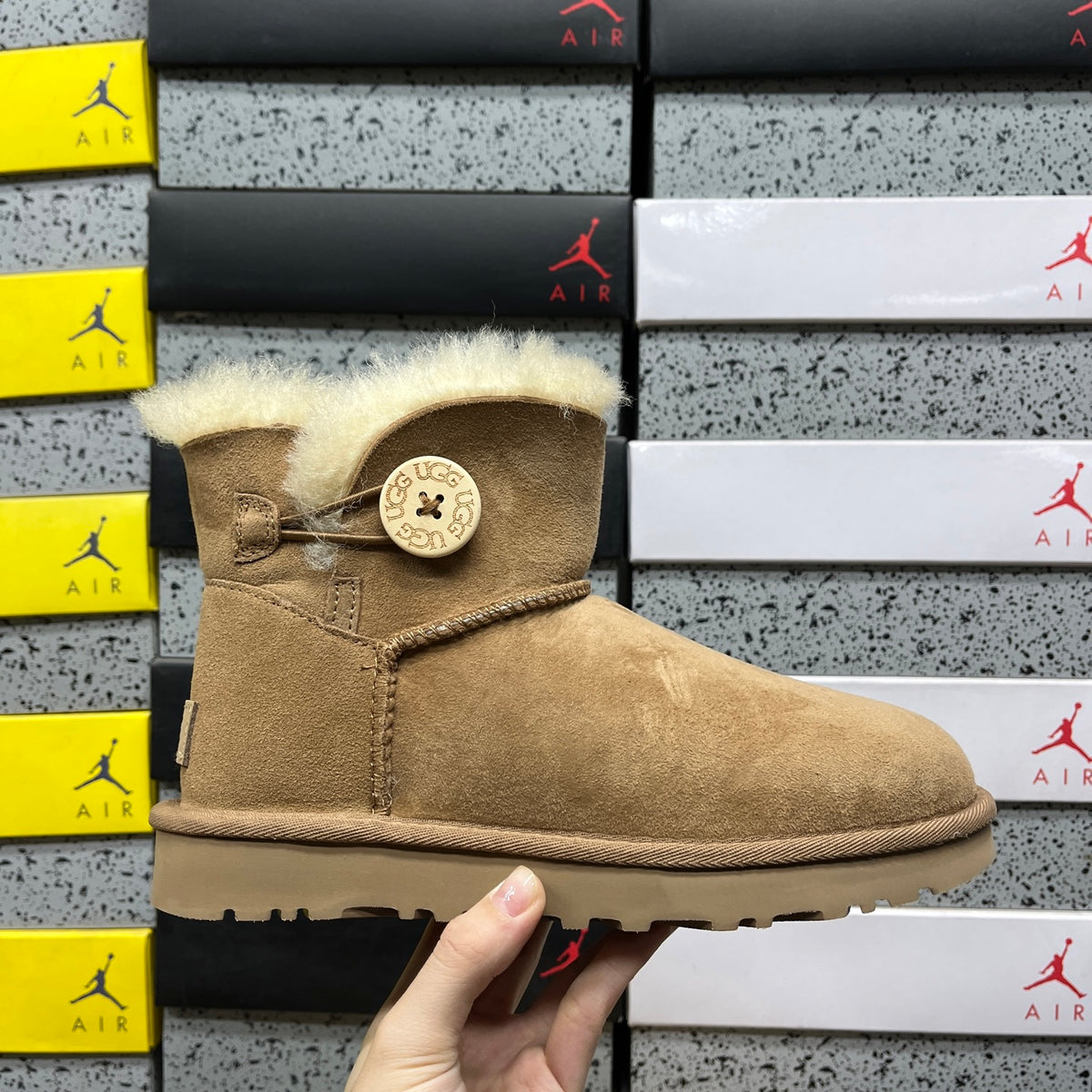 UGG Snow Boots – Classic Chestnut (Style #1016422) | Sizes 35–40