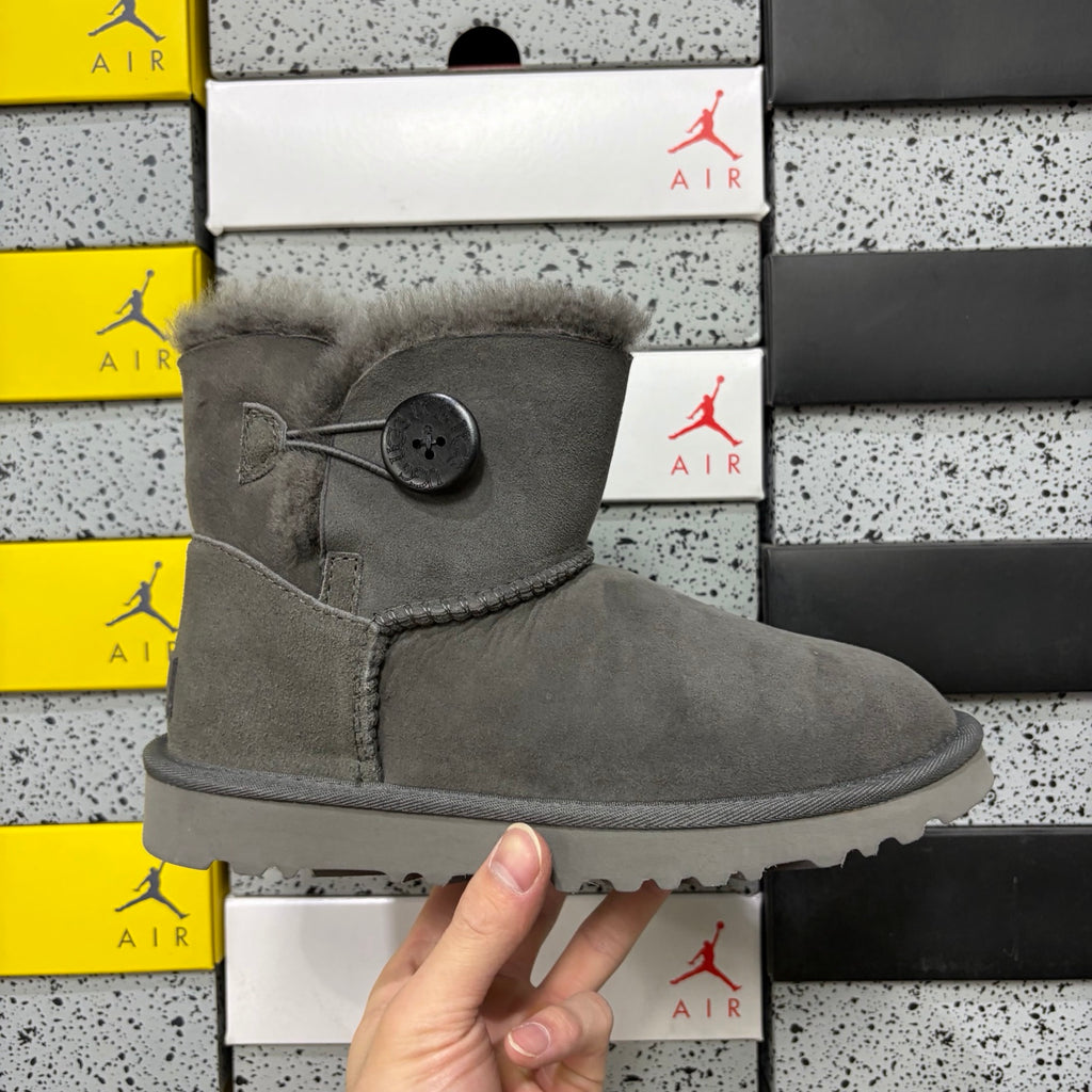UGG Mid-Shaft Snow Boots – Gray | Wood Buckle | Style #6422 | Sizes 35–40