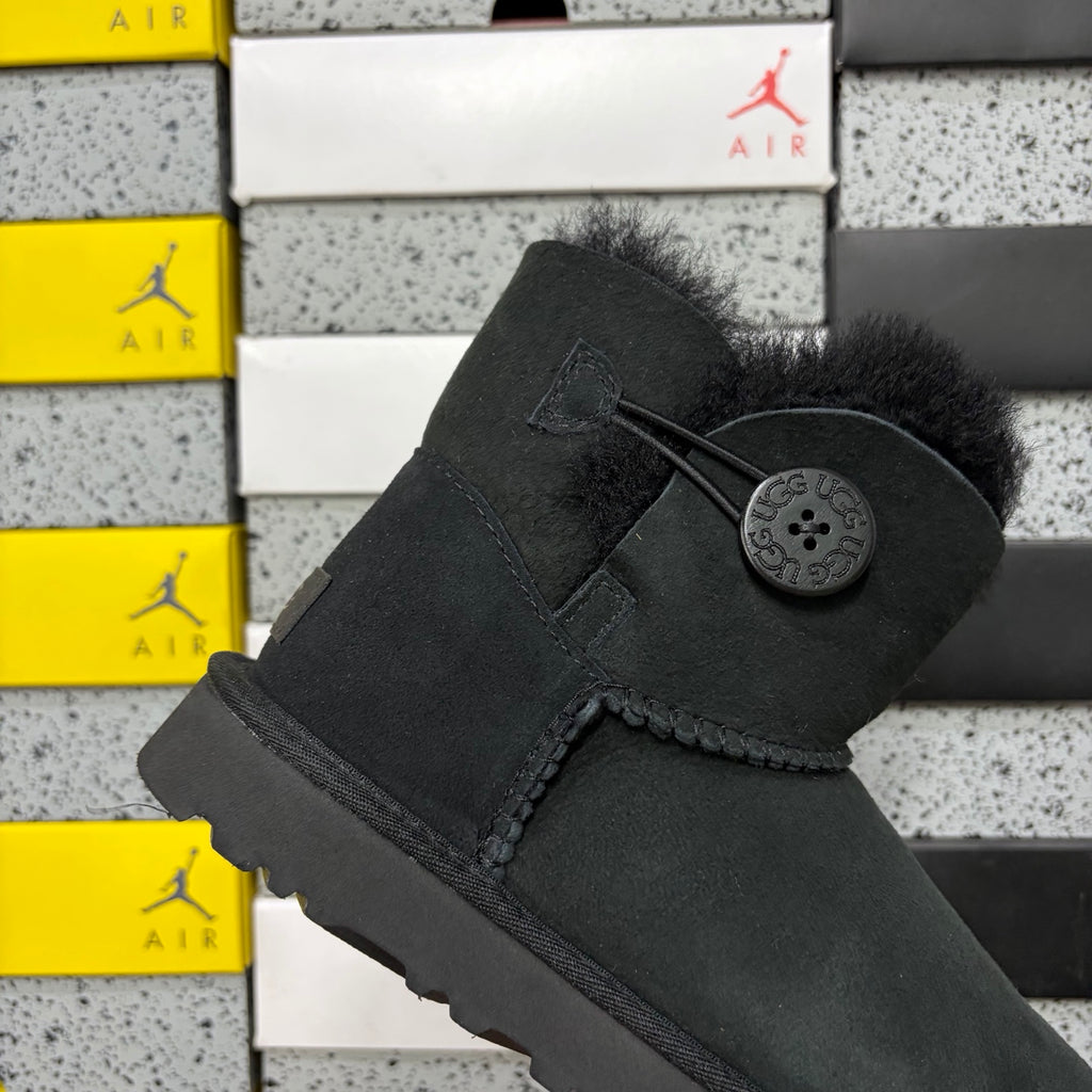 UGG Mid-Shaft Snow Boots – Black | Wood Buckle | Style #6422 | Sizes 35–40