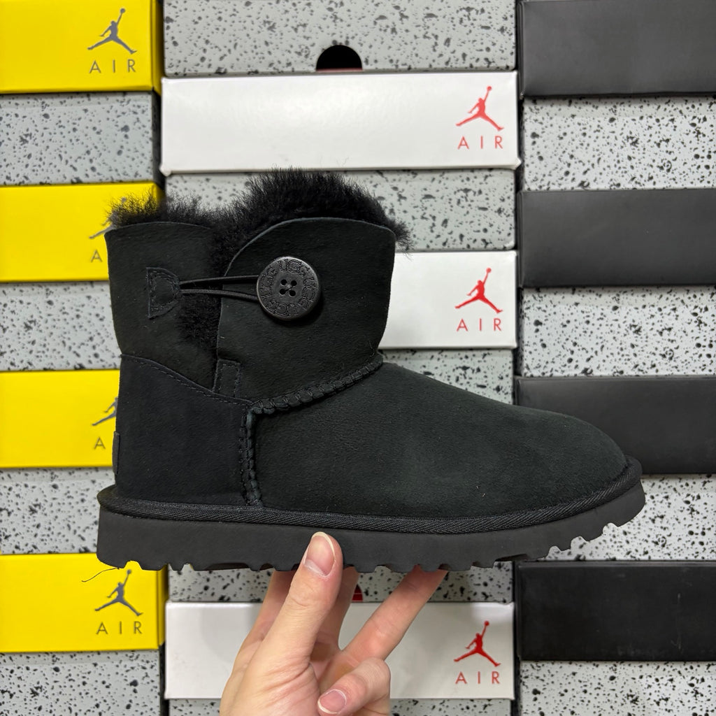 UGG Mid-Shaft Snow Boots – Black | Wood Buckle | Style #6422 | Sizes 35–40