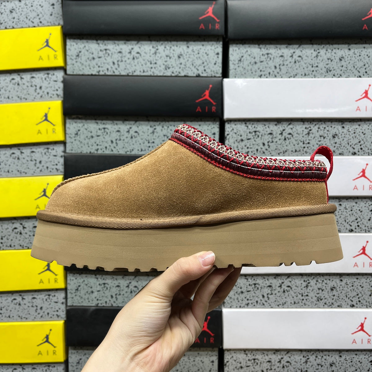 UGG Snow Boots – Classic Chestnut (Style #1122553) | Sizes 35–41