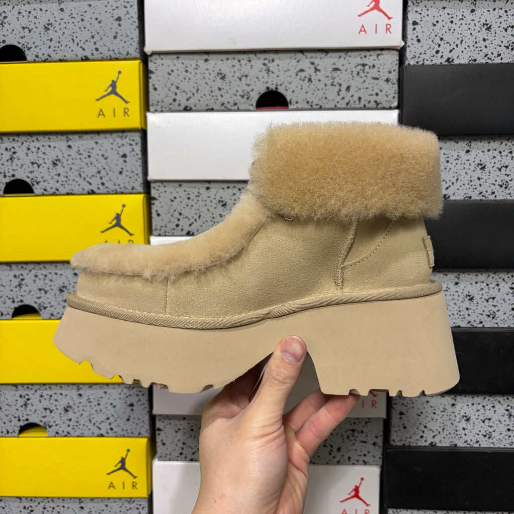 UGG Esmé Platform Clog – Sand (Style #W1171532) | Sizes 35–40