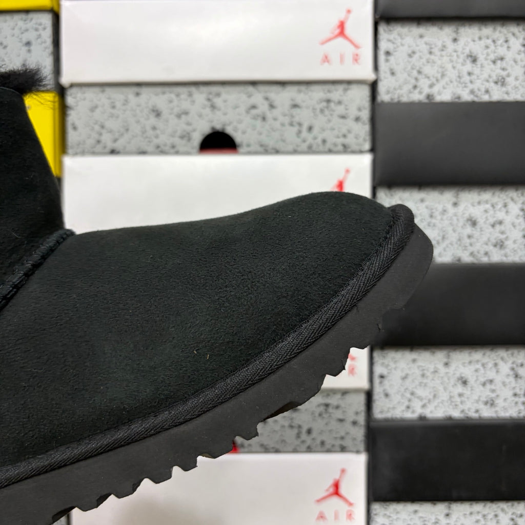 UGG Mid-Shaft Snow Boots – Black | Wood Buckle | Style #6422 | Sizes 35–40