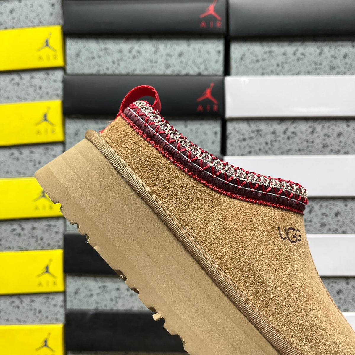 UGG Snow Boots – Classic Chestnut (Style #1122553) | Sizes 35–41
