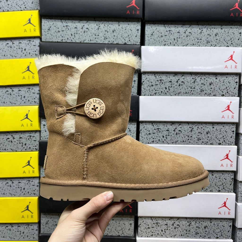 UGG Snow Boots – Classic Chestnut (Style #1016226) | Sizes 35–40