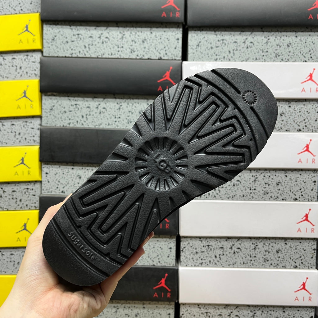 UGG Snow Boots – Black | Style #1016222 | Sizes 35–40