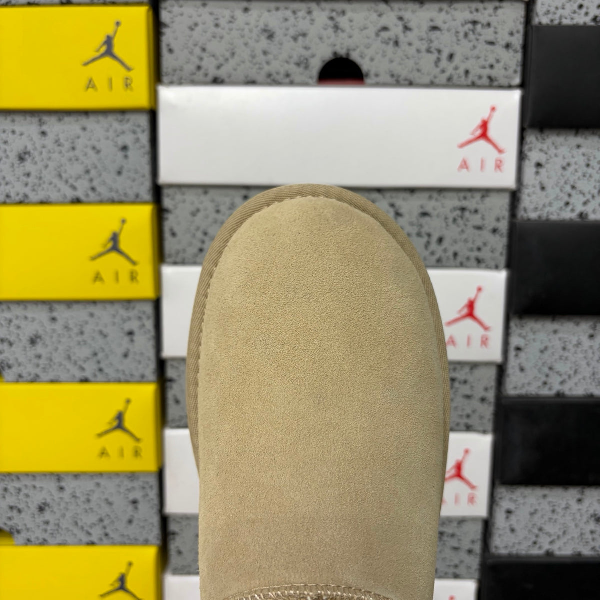 UGG Mini Boot Flat – Sand (Style #W1173891) | Sizes 35–40