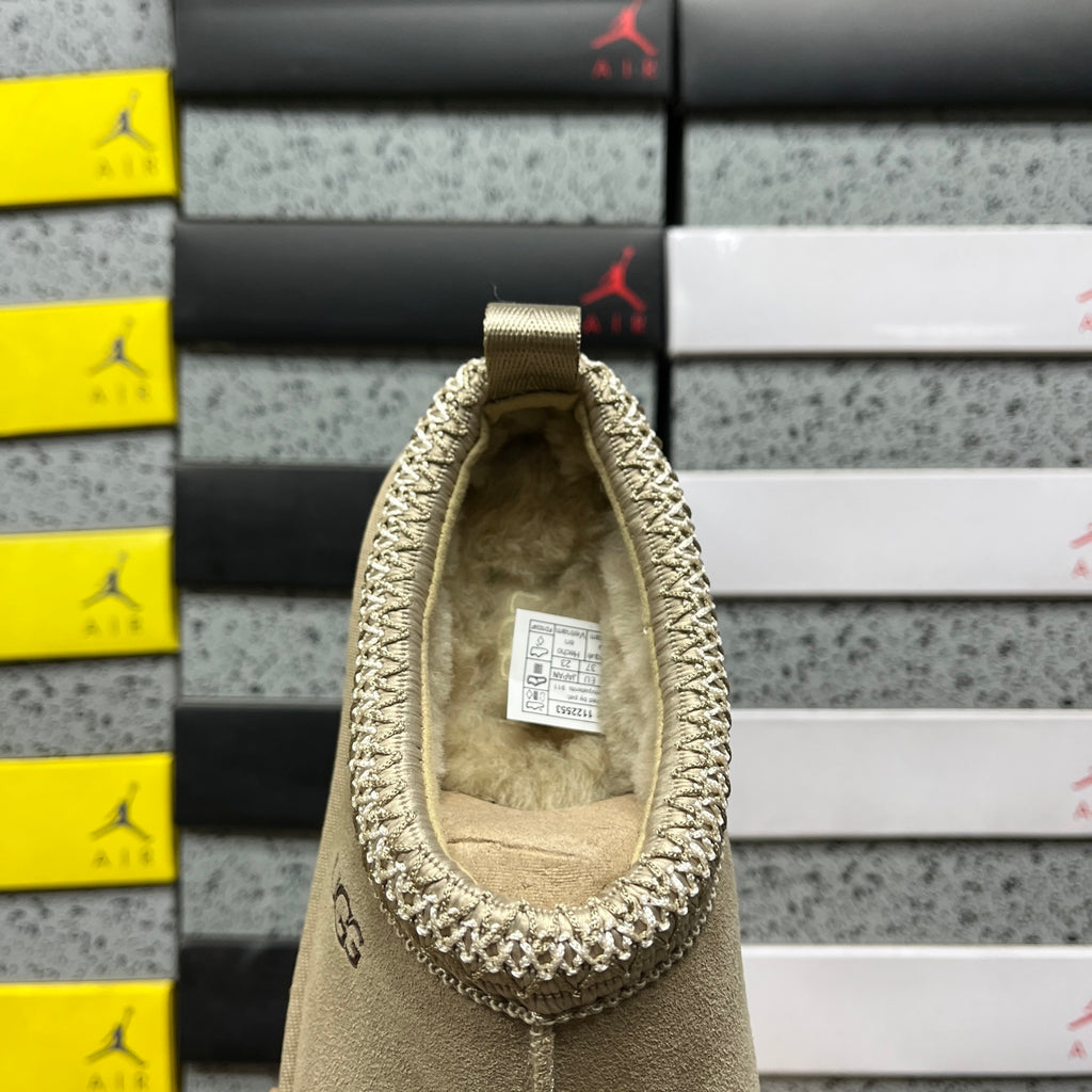 UGG Snow Boots – Mustard Seed (Style #1122553) | Sizes 35–41