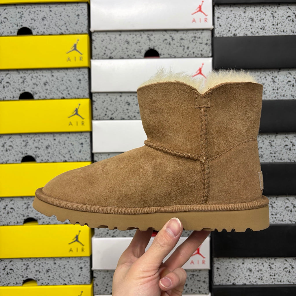 UGG Mid-Shaft Snow Boots – Chestnut | Wood Buckle | Style #6422 | Sizes 35–40