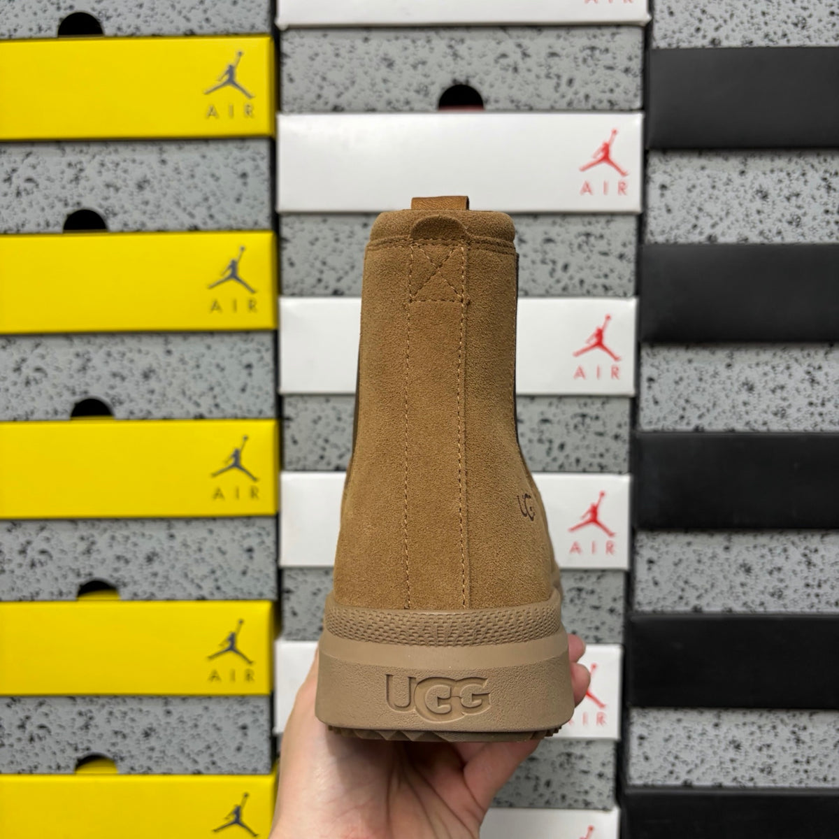 UGG Burleigh Chelsea Boot – Chestnut (Style #2050) | Sizes 39–44