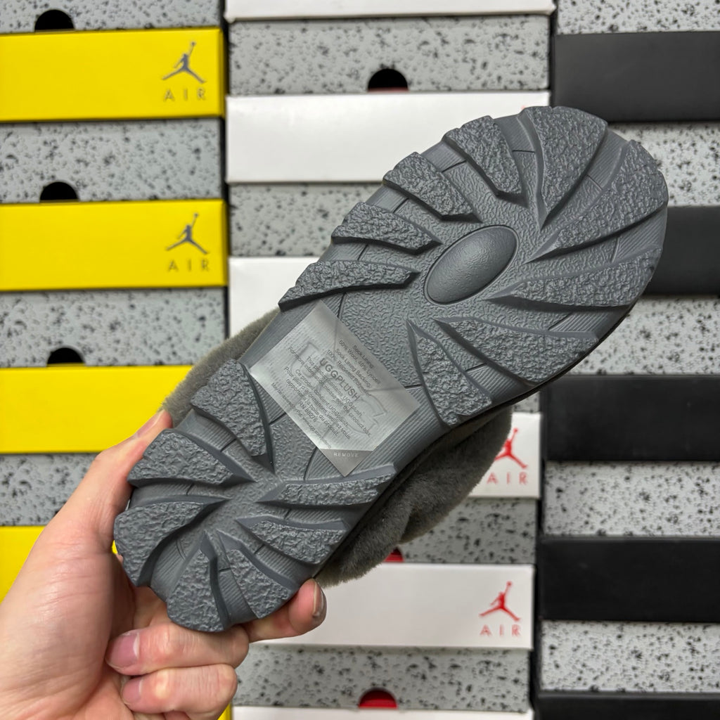 UGG Star Motif Slipper – Grey (Style #5125) | Sizes 35–40