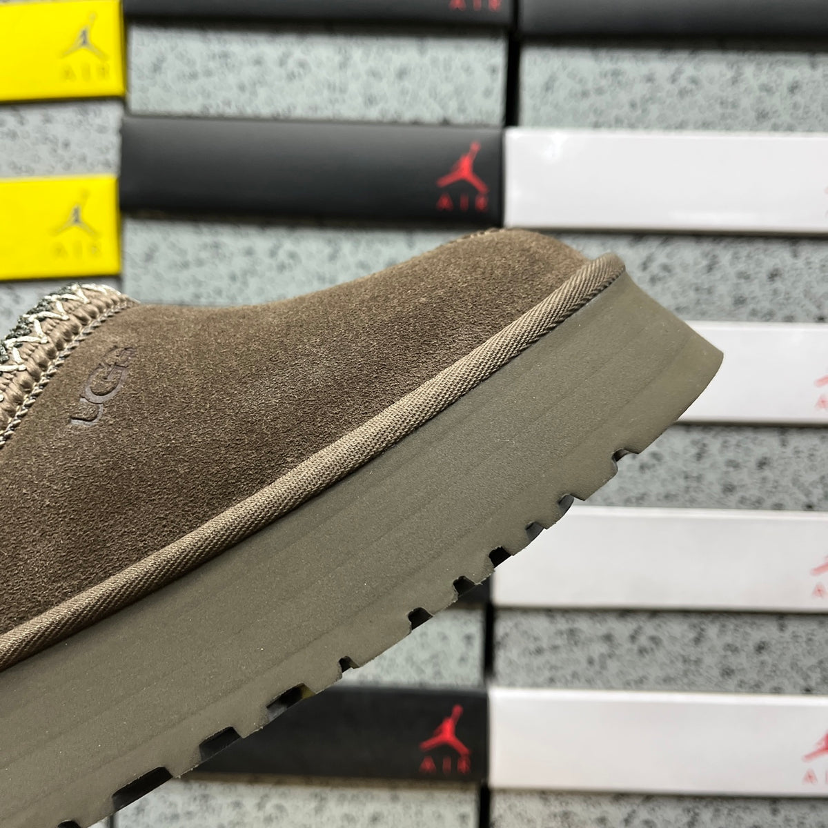 UGG Snow Boots – Walnut (Style #1122553) | Sizes 35–41