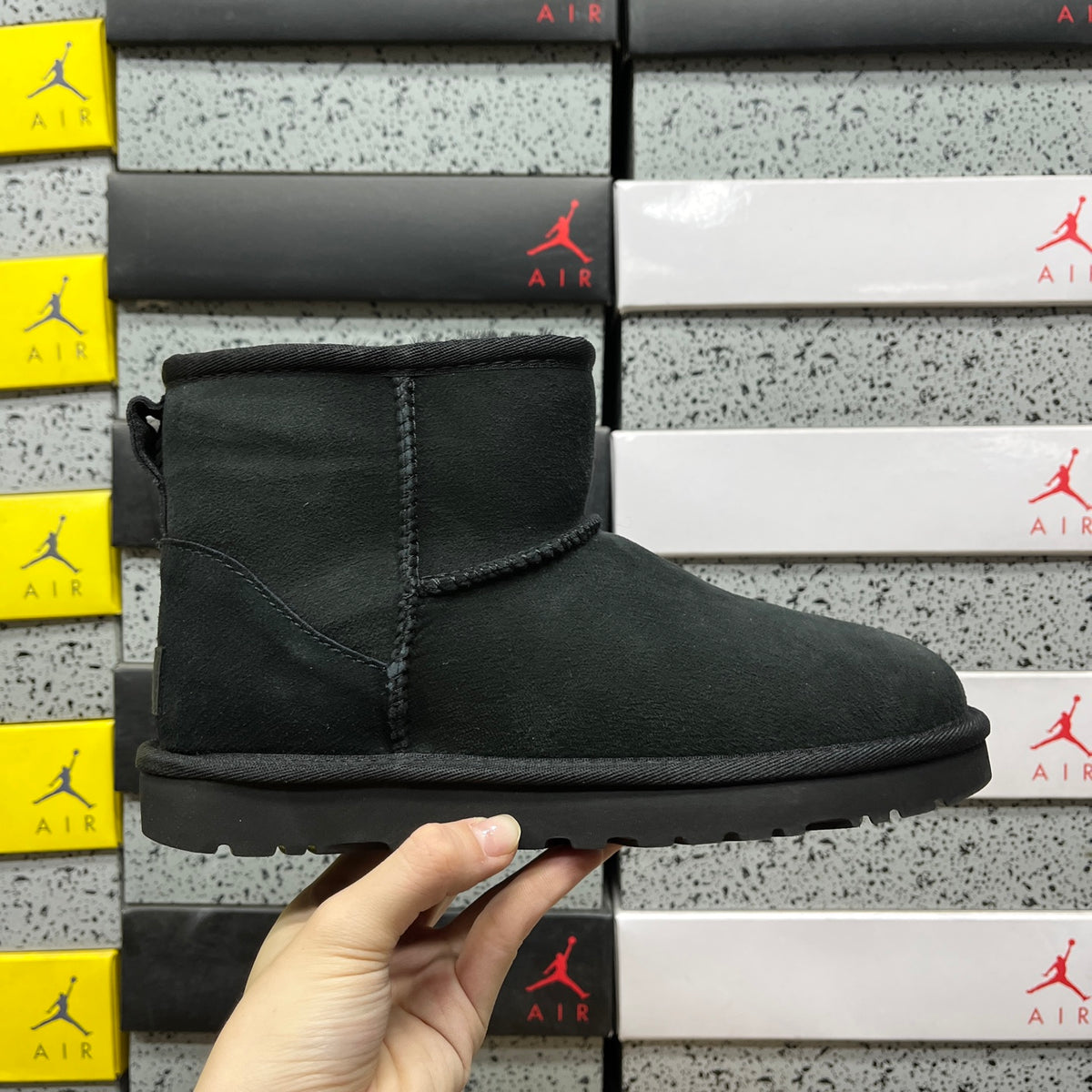 UGG Snow Boots – Black | Style #1016222 | Sizes 35–40