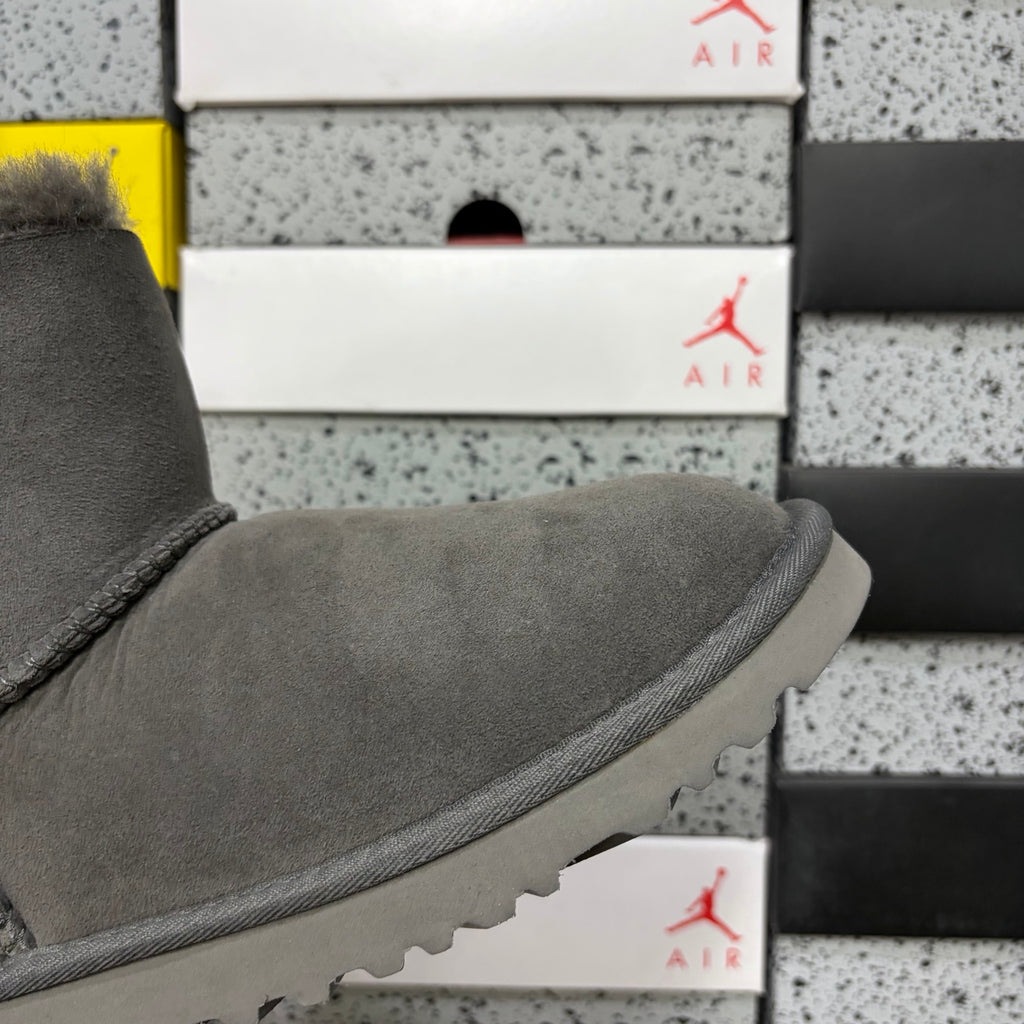 UGG Mid-Shaft Snow Boots – Gray | Wood Buckle | Style #6422 | Sizes 35–40