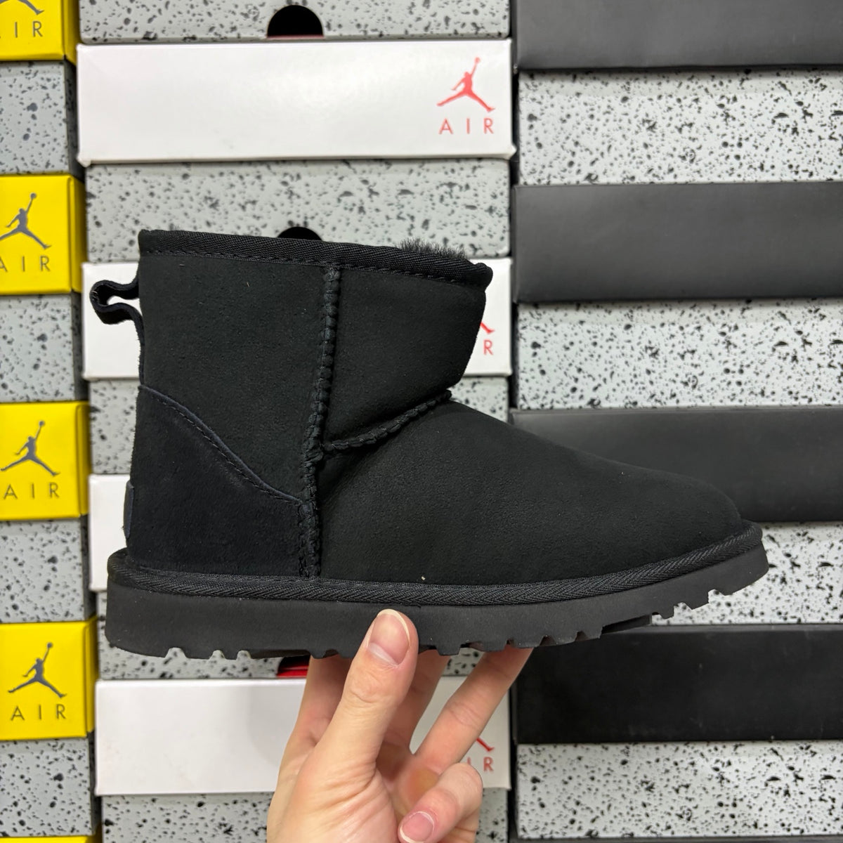 UGG Mid-Shaft Snow Boots – Black | Classic Style #6222 | Sizes 35–44