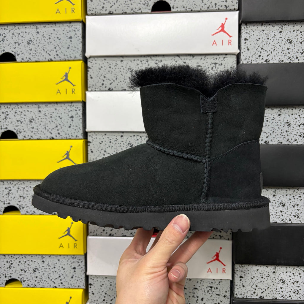 UGG Mid-Shaft Snow Boots – Black | Wood Buckle | Style #6422 | Sizes 35–40