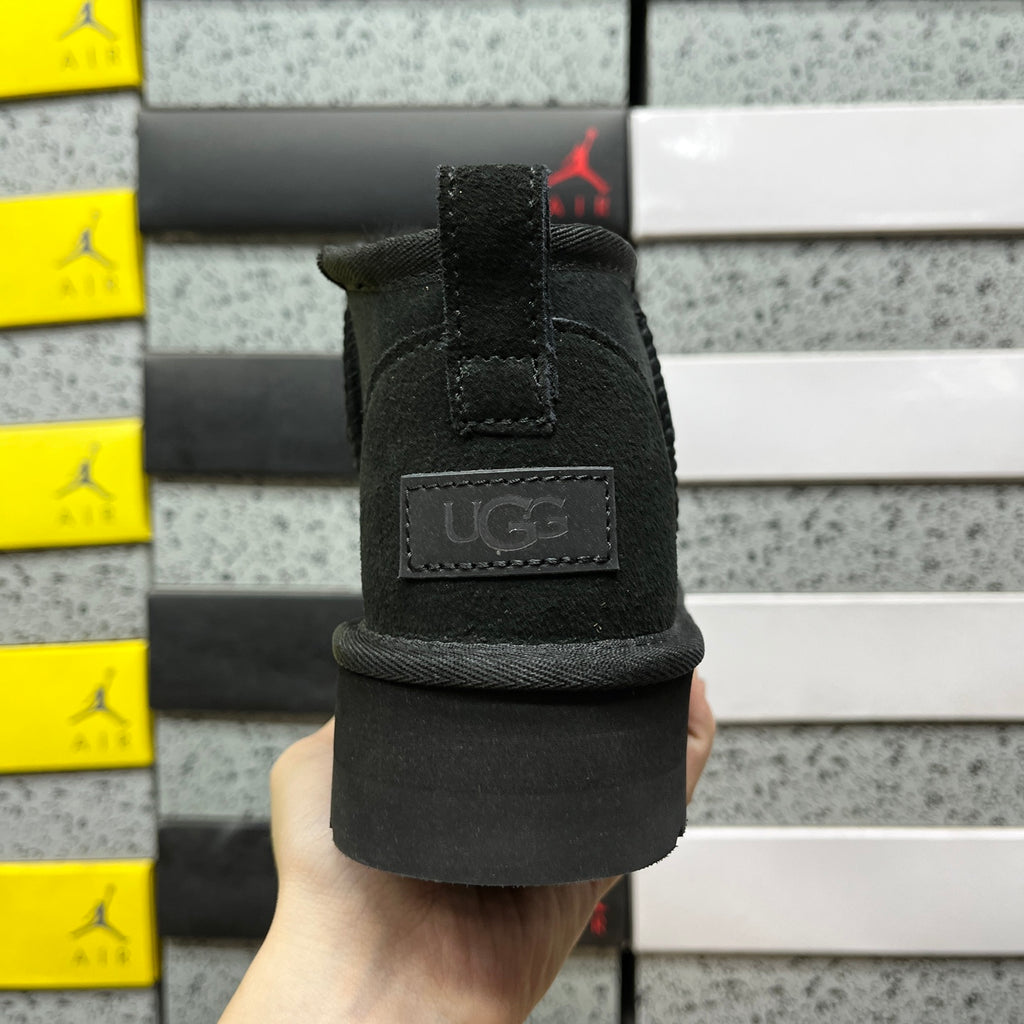UGG Snow Boots – Black with 3cm Heel (Style #1135093) | Sizes 35–40