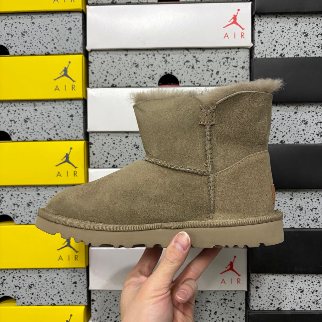 UGG Mid-Shaft Snow Boots – Antelope Brown | Wood Buckle | Style #6422 | Sizes 35–40