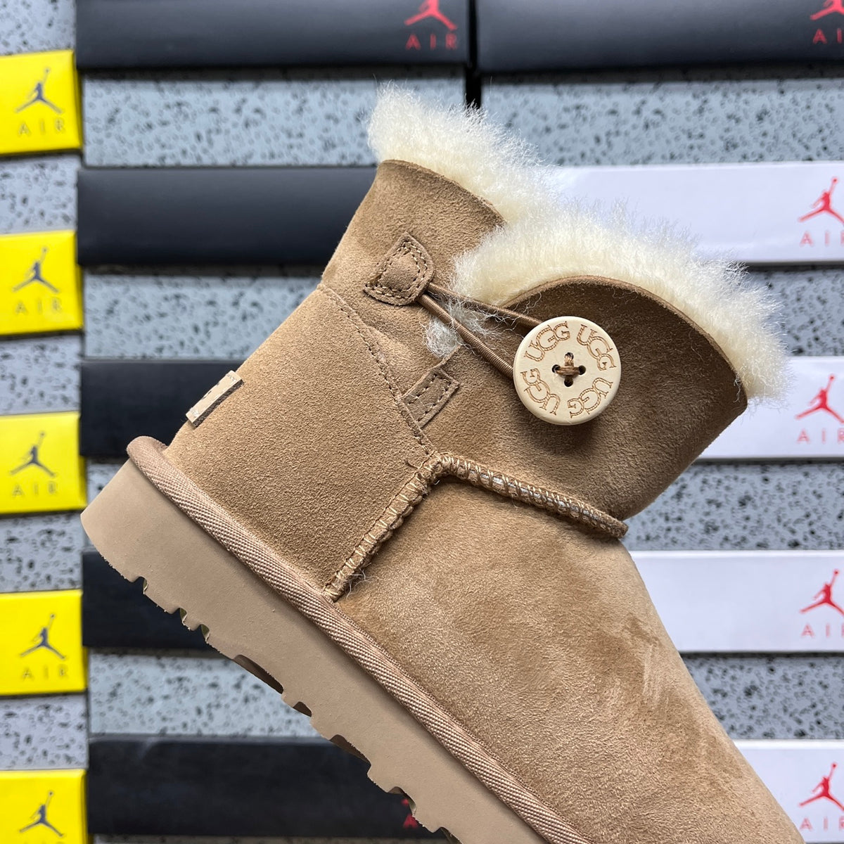 UGG Snow Boots – Classic Chestnut (Style #1016422) | Sizes 35–40