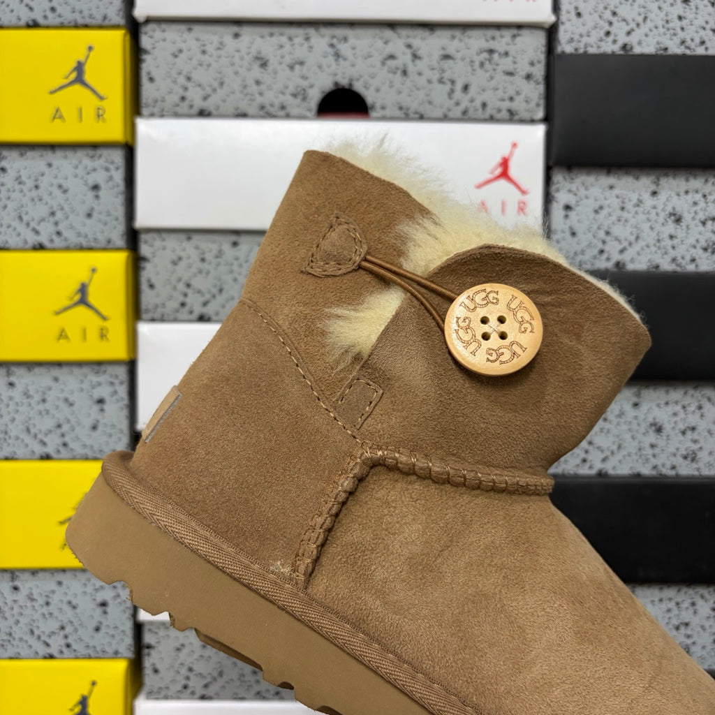 UGG Mid-Shaft Snow Boots – Chestnut | Wood Buckle | Style #6422 | Sizes 35–40