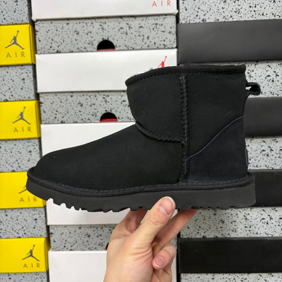 UGG Mid-Shaft Snow Boots – Black | Classic Style #6222 | Sizes 35–44