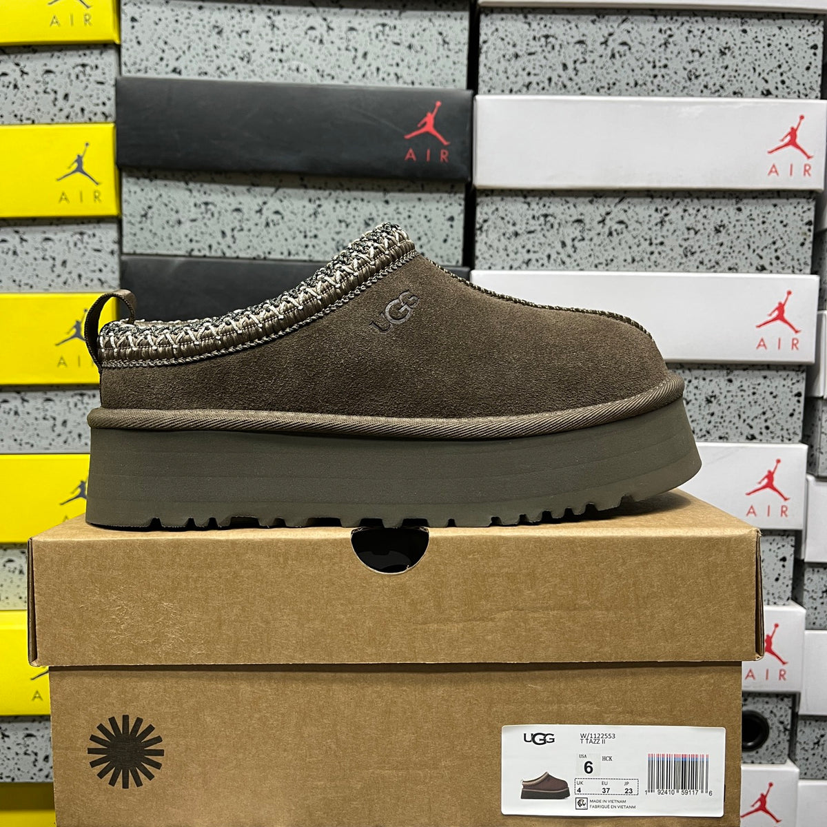 UGG Snow Boots – Walnut (Style #1122553) | Sizes 35–41